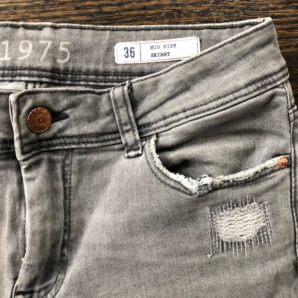 Zara Jean - grey color, sz 04.